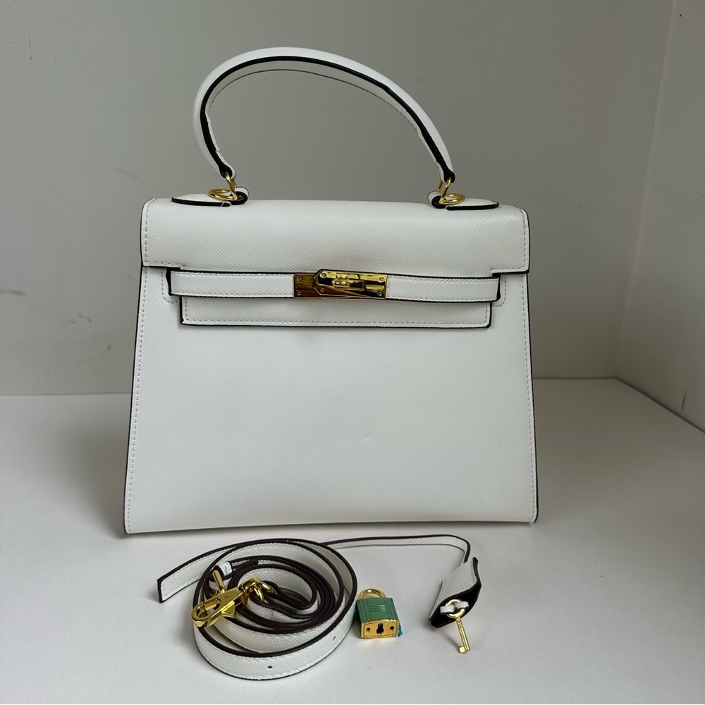 Classic Leather Hangbag Gold Lock